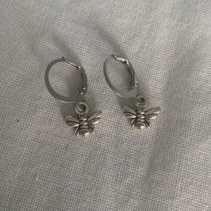 Cute custom made silver bee earrings, light weight and comfortable